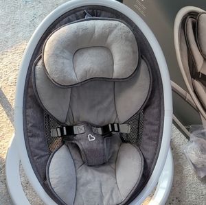 Munchkin Bluetooth Enabled Lightweight Baby Swing